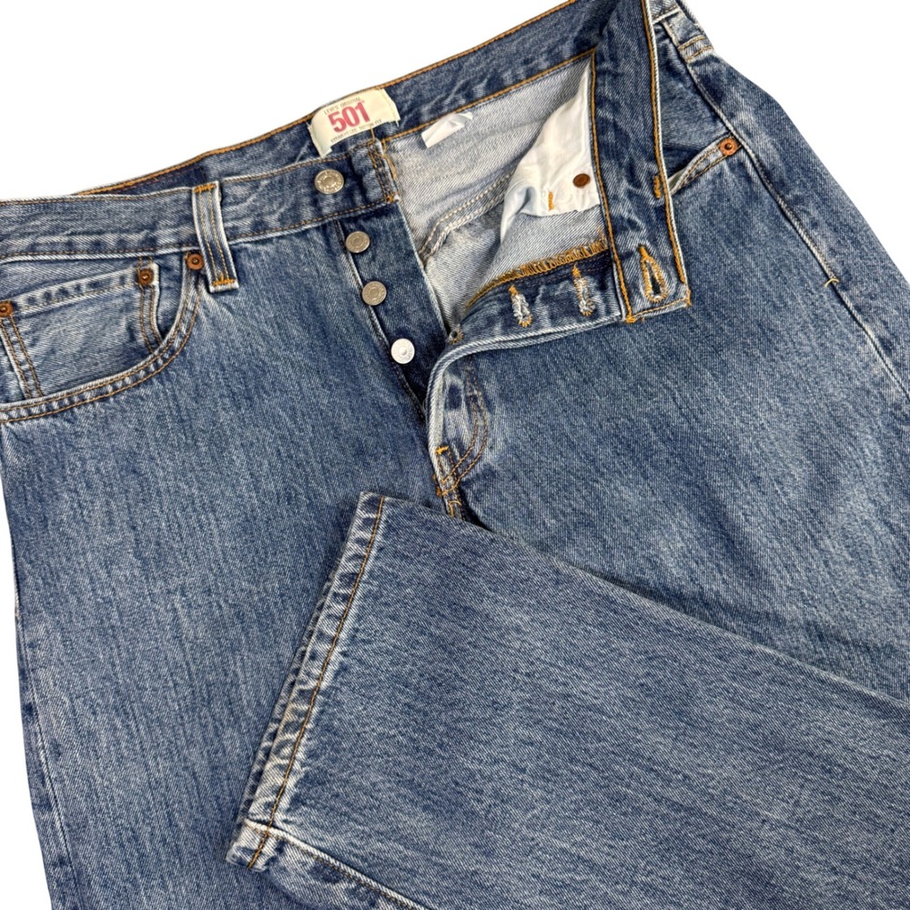 Levi's 501 Original Straight Leg Jeans Mens 32x32 Blue Button Fly Denim